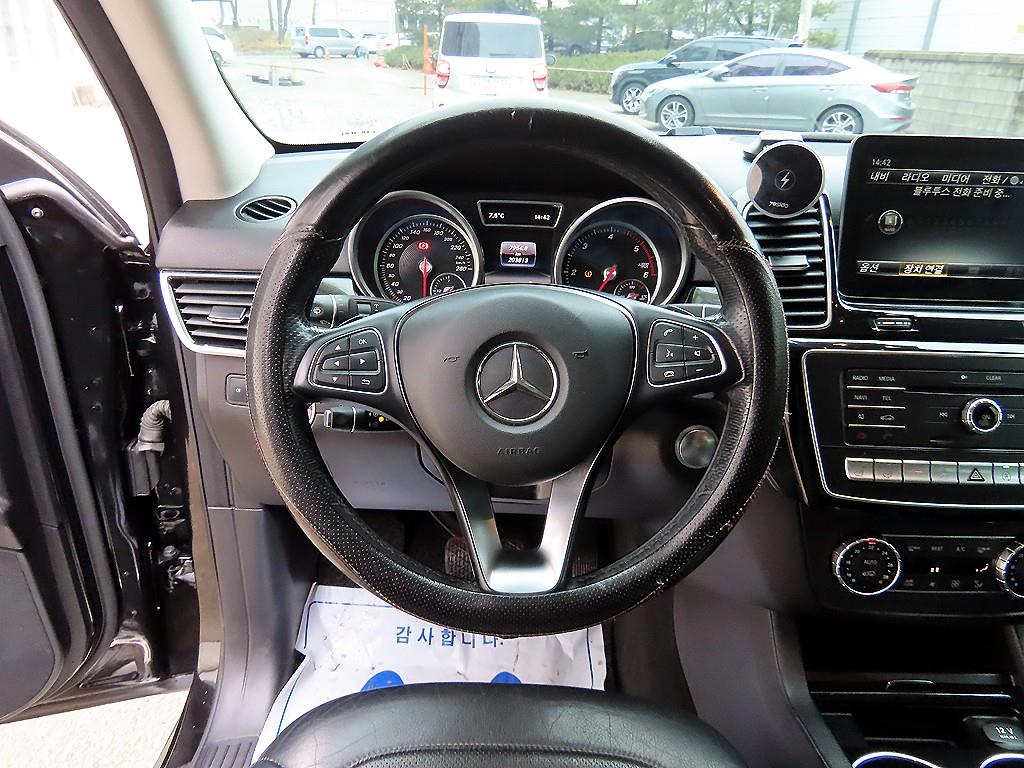 Mercedes Benz GLE Class - Vista 8
