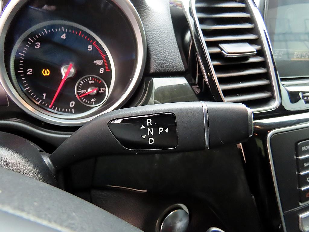 Mercedes Benz GLE Class - Vista 10