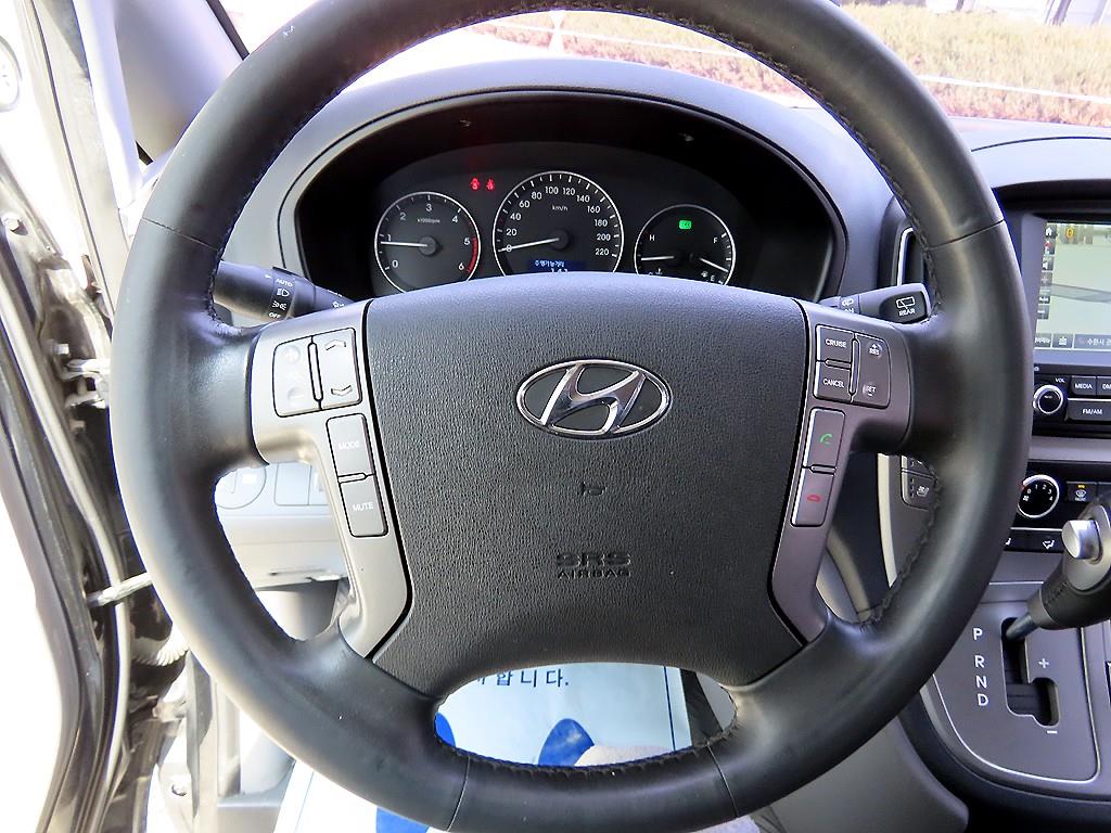 HYUNDAI Starex - Vista 8