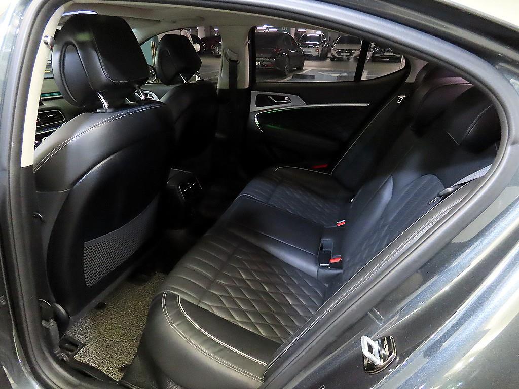 Genesis G70 - Vista 7