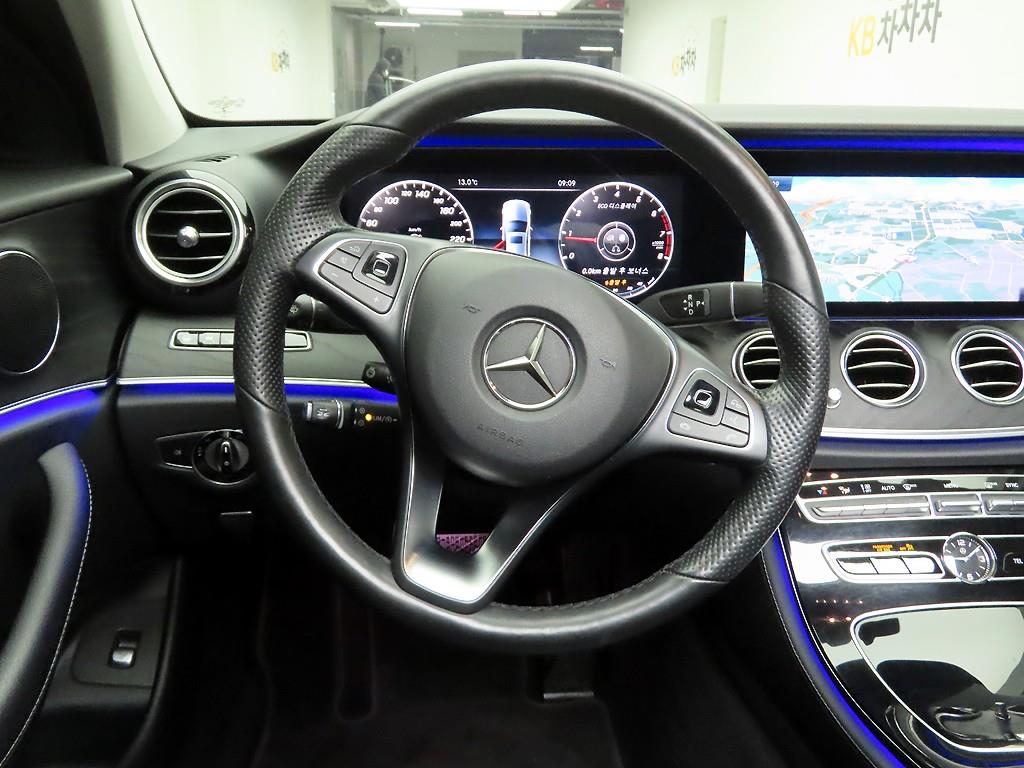 Mercedes Benz E class - Vista 8