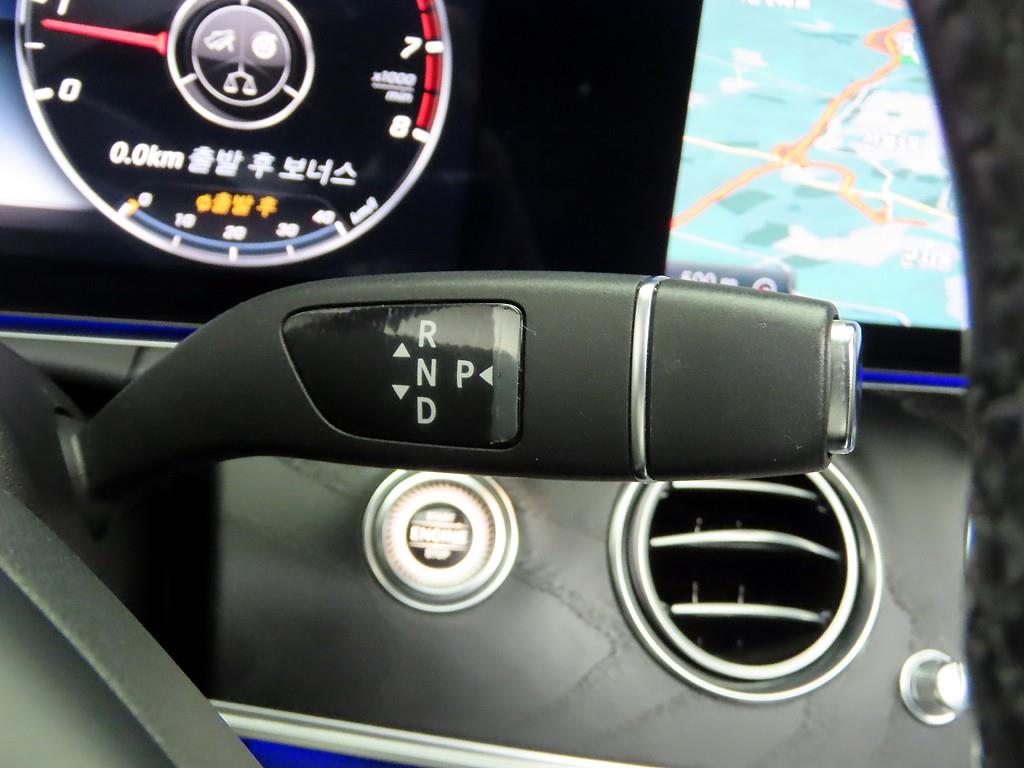 Mercedes Benz E class - Vista 11