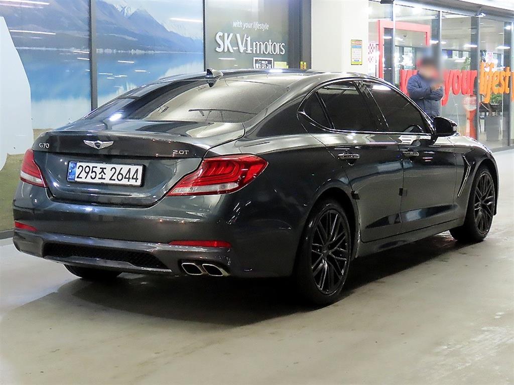 Genesis G70 - Vista 4