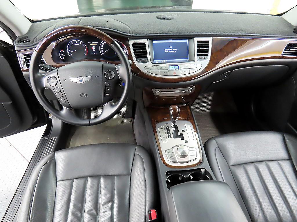 HYUNDAI Genesis - Vista 7