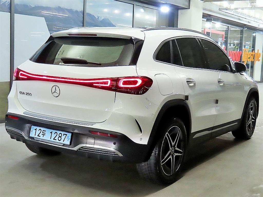 Mercedes Benz EQA - Vista 4