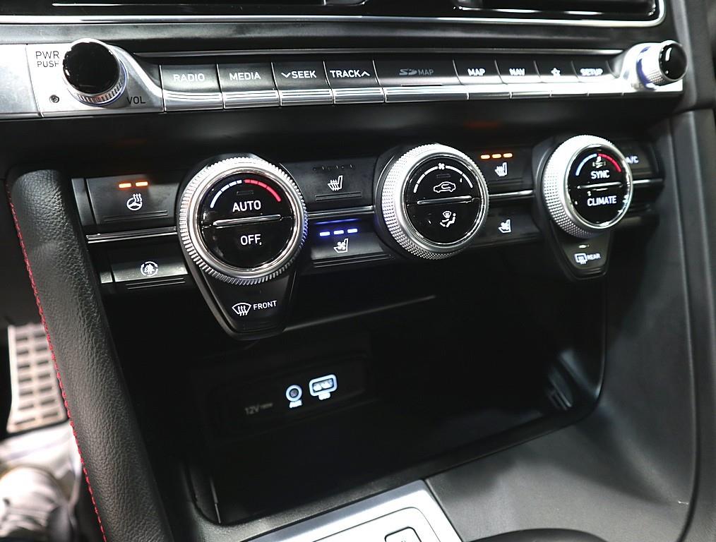 Genesis G70 - Vista 11