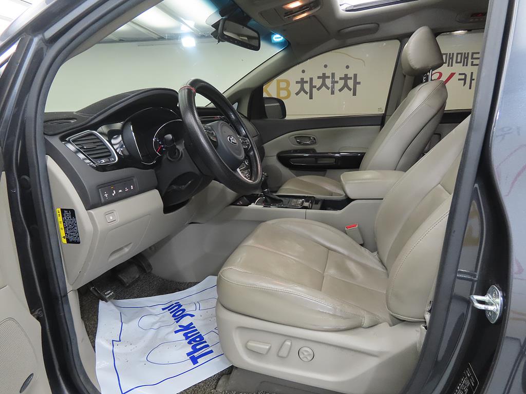 KIA Carnival - Vista 5