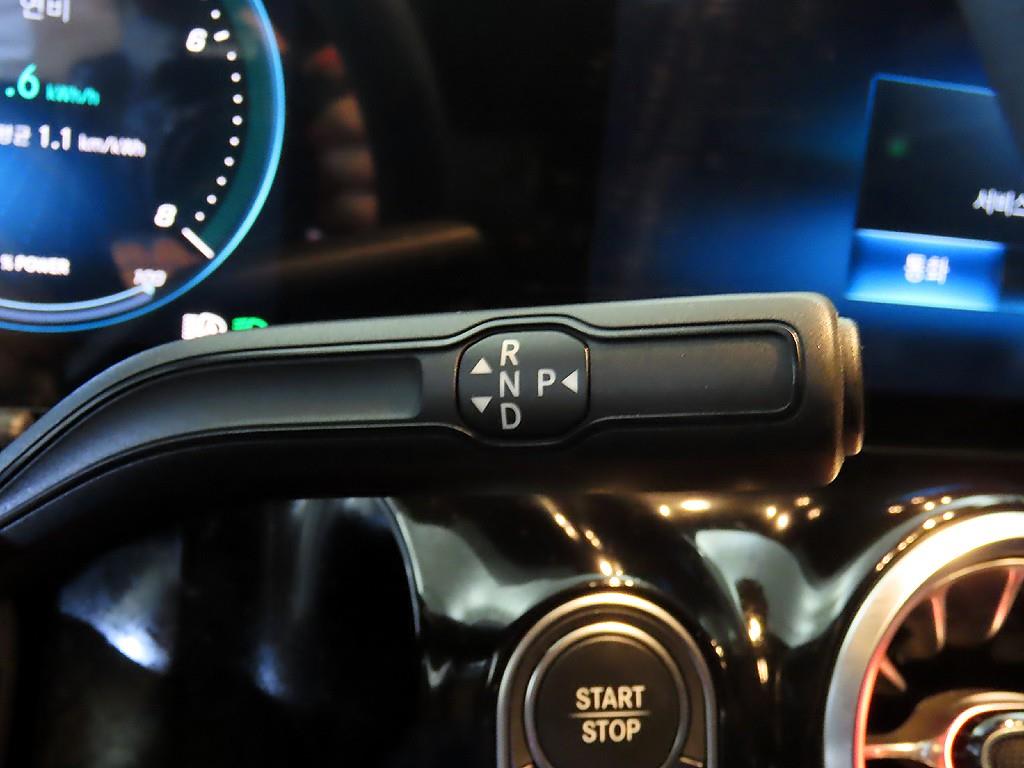 Mercedes Benz EQA - Vista 12