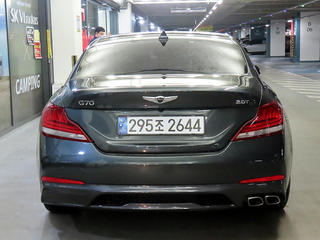 Genesis G70 - Vista 5