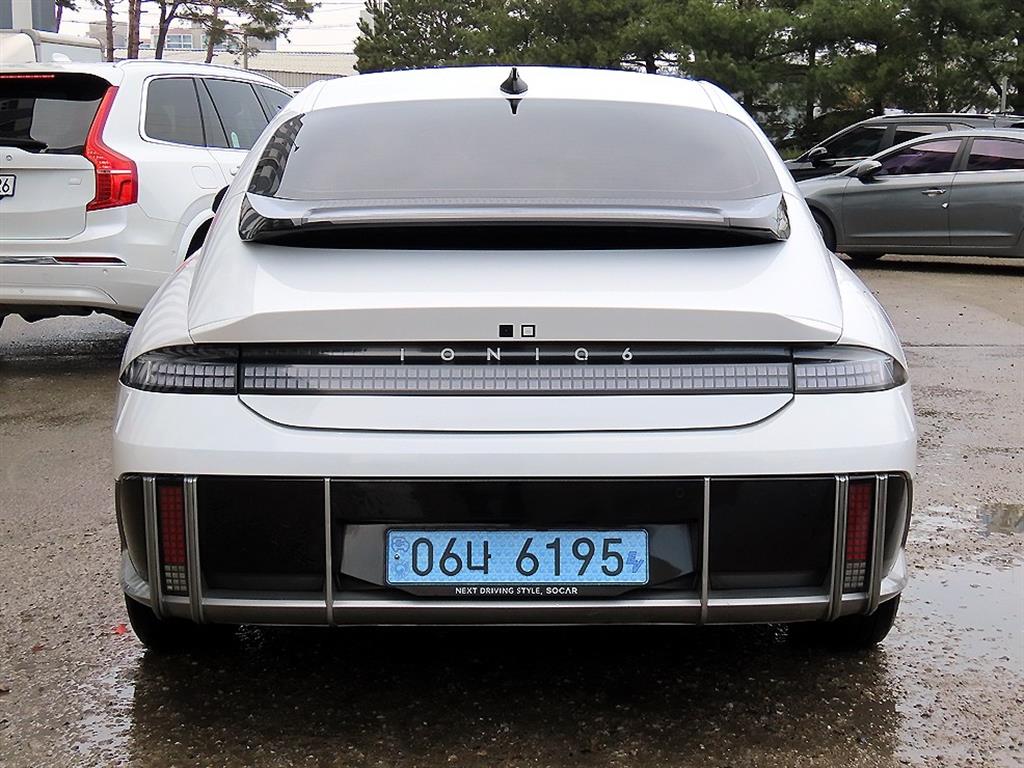 HYUNDAI Ioniq 6 - Vista 4