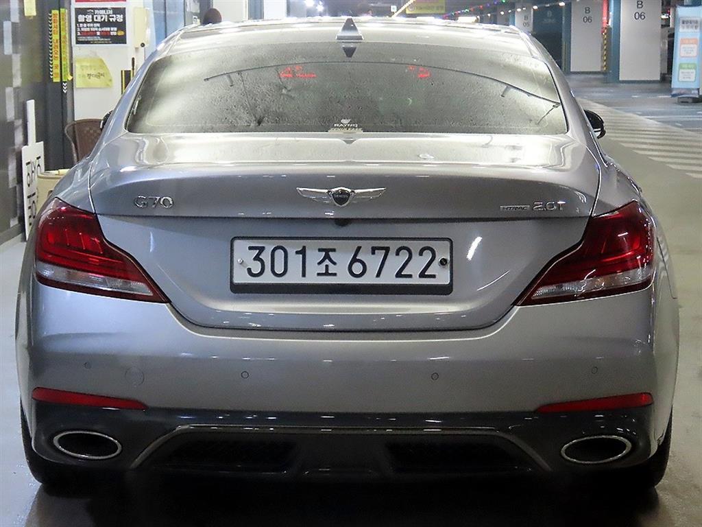 Genesis G70 - Vista 5