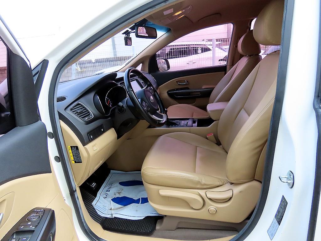 KIA Carnival - Vista 5