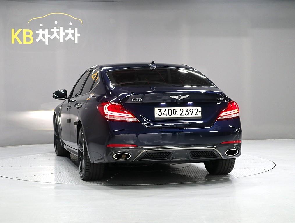 Genesis G70 - Vista 4