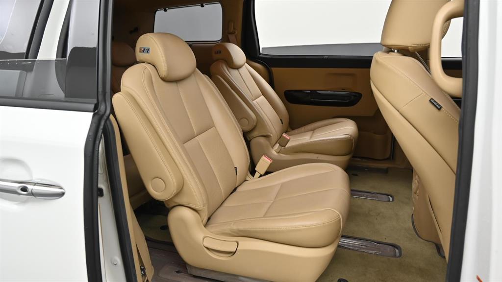 KIA Carnival - Vista 7