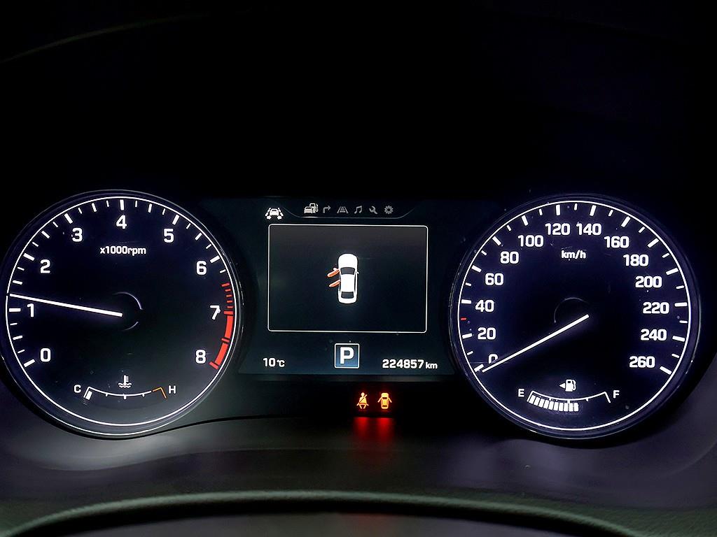 HYUNDAI Genesis - Vista 11