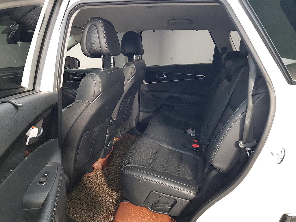 KIA Sorento - Vista 8