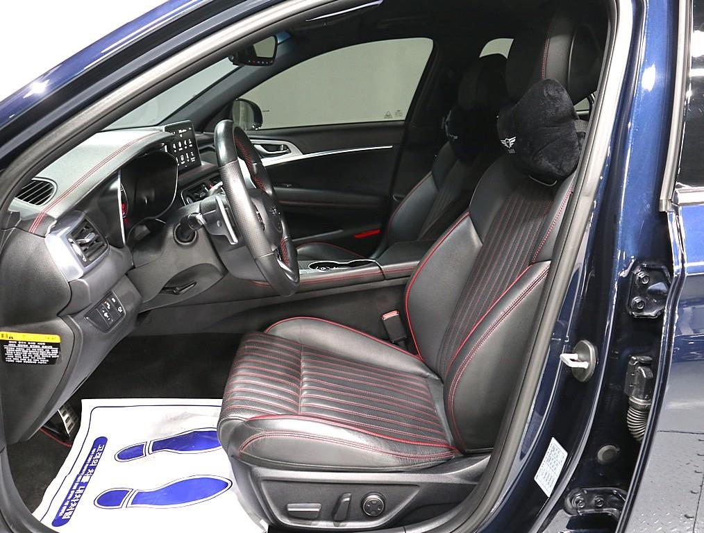 Genesis G70 - Vista 8