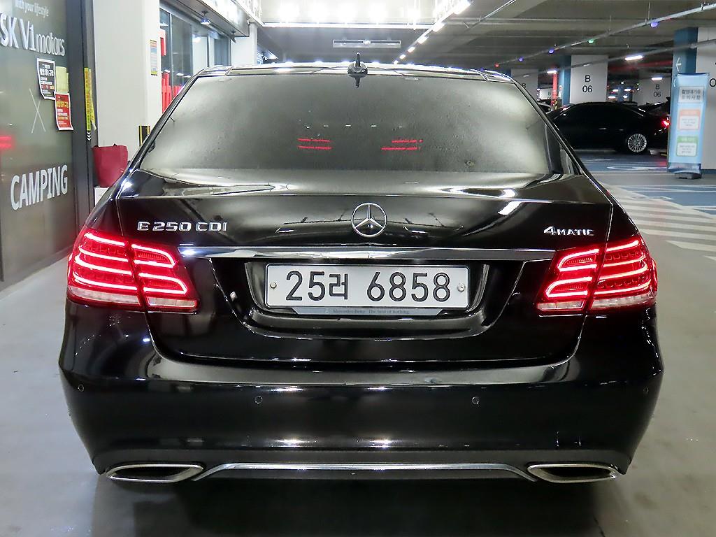 Mercedes Benz E class - Vista 5