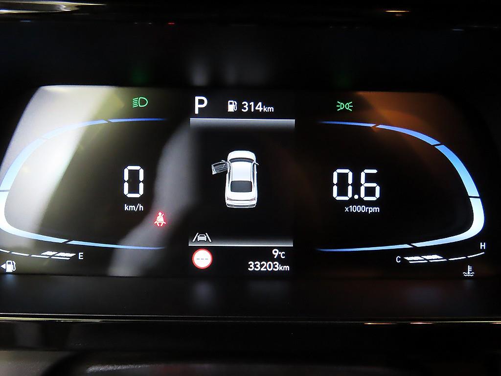 HYUNDAI Avante - Vista 9