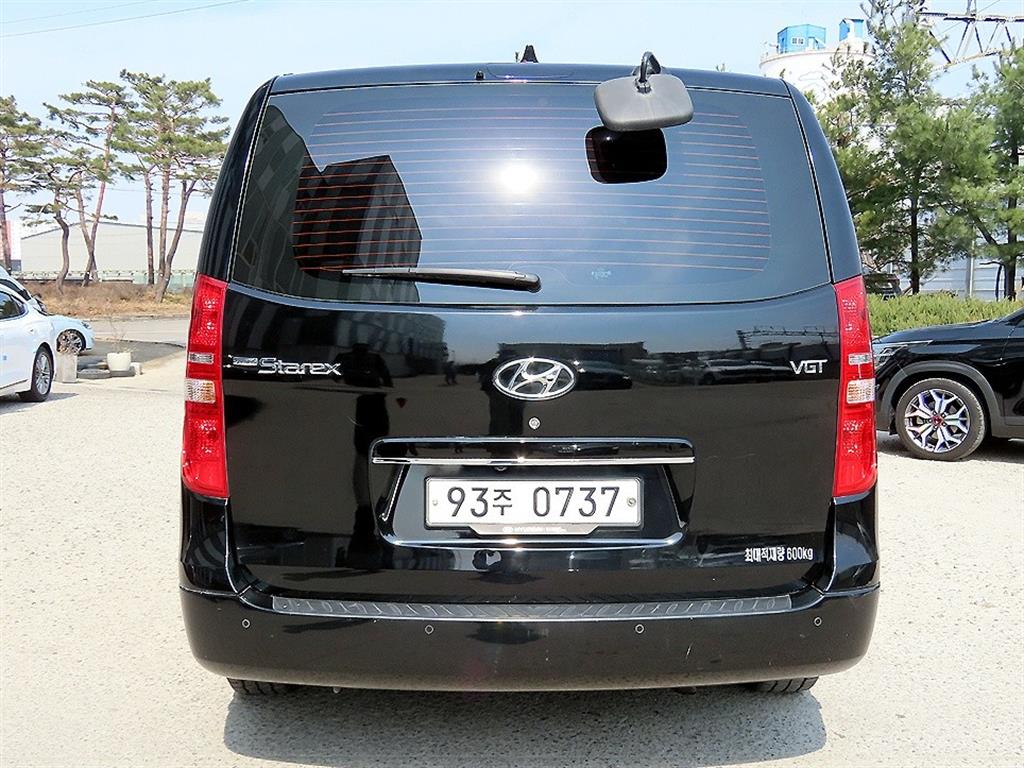 HYUNDAI Starex - Vista 4