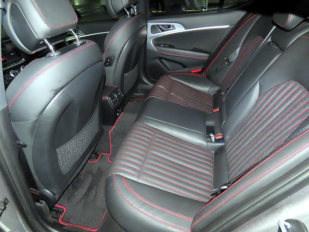 Genesis G70 - Vista 7