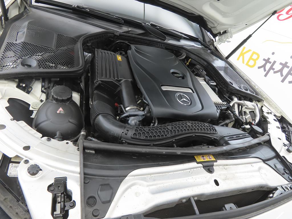 Mercedes Benz C Class 2018 Blanco - Importación desde Corea - HF Imports Iquique - Foto 19