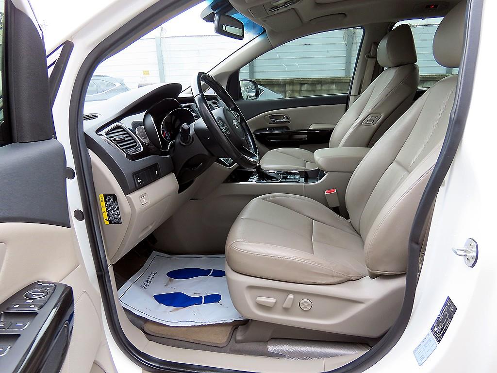 KIA Carnival - Vista 5