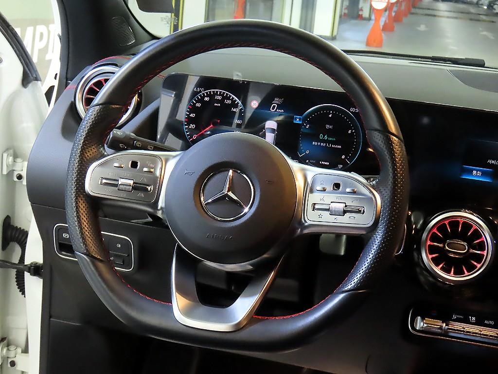 Mercedes Benz EQA - Vista 8