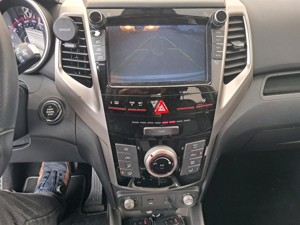 Ssangyong Tivoli - Vista 9