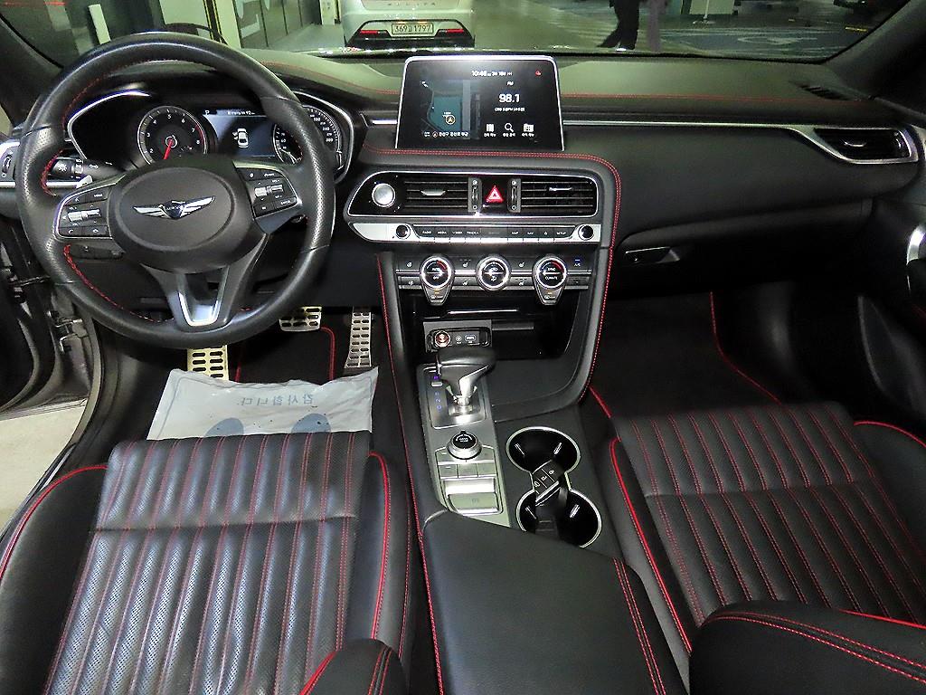 Genesis G70 - Vista 10