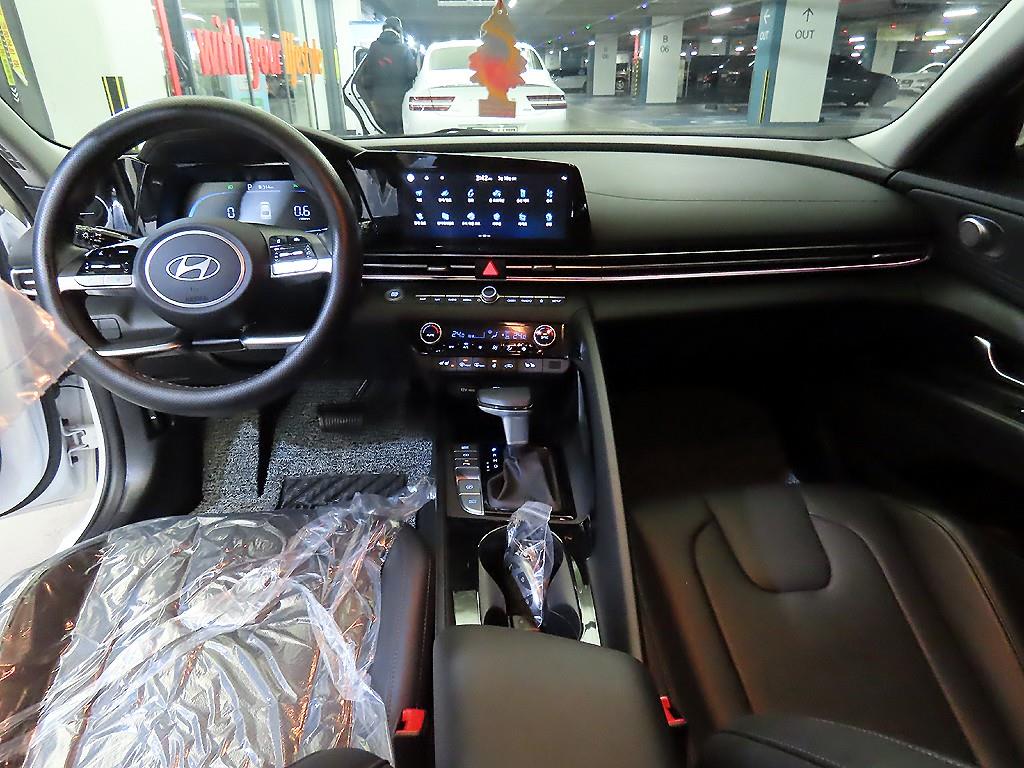 HYUNDAI Avante - Vista 10