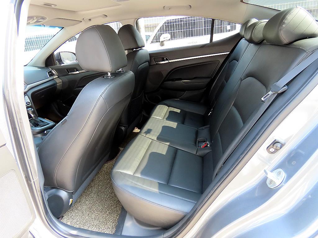 HYUNDAI Avante - Vista 6