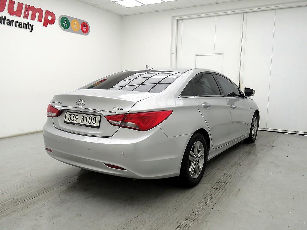 HYUNDAI Sonata - Vista 4