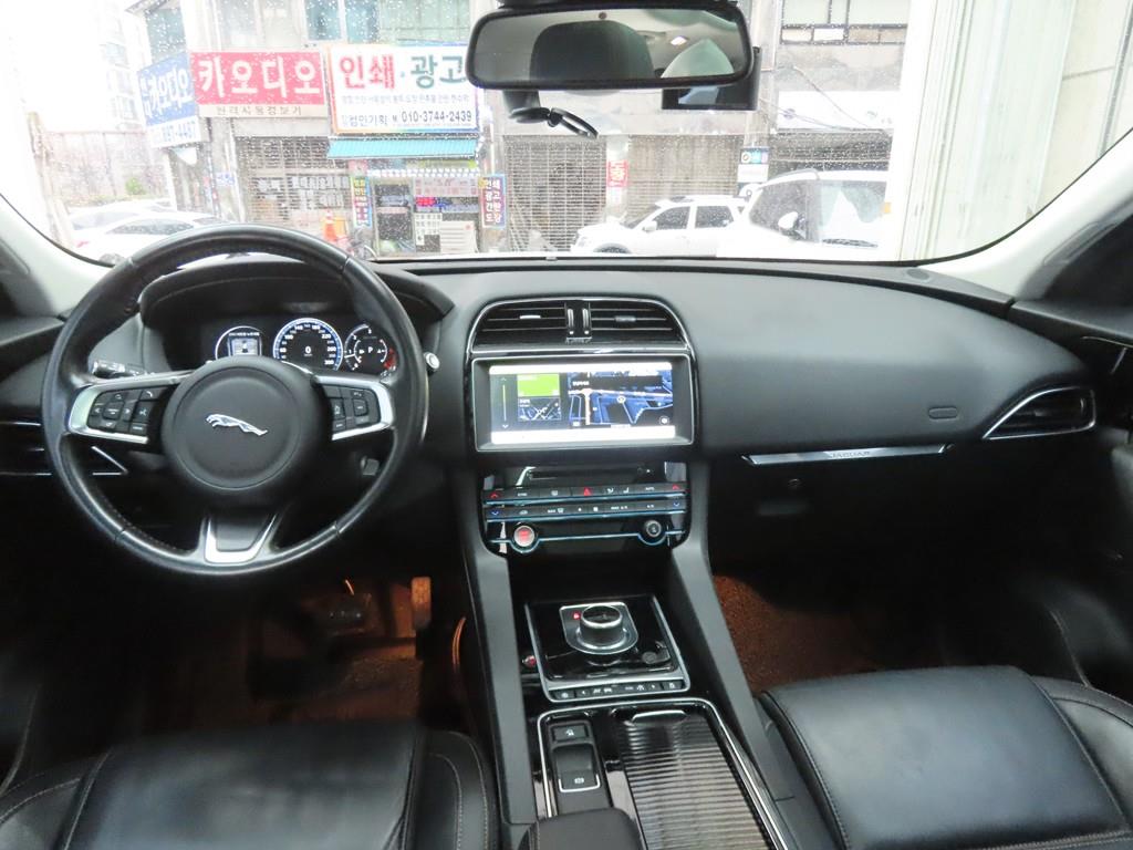 Jaguar F-PACE - Vista 7