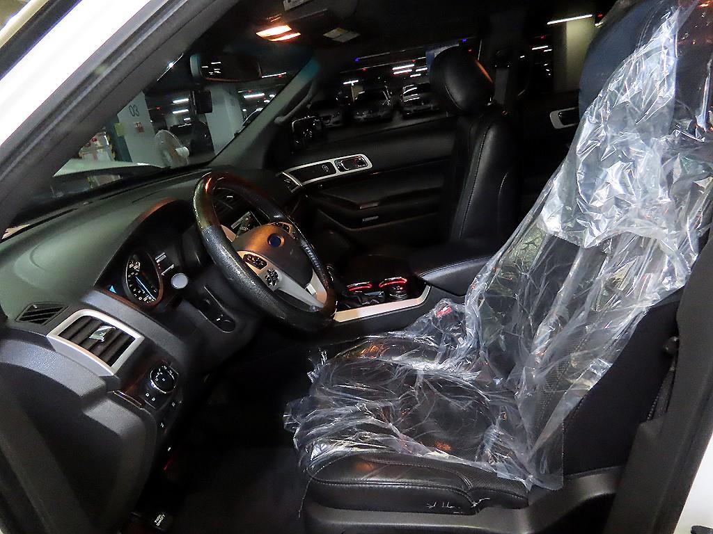 Ford Explorer - Vista 6