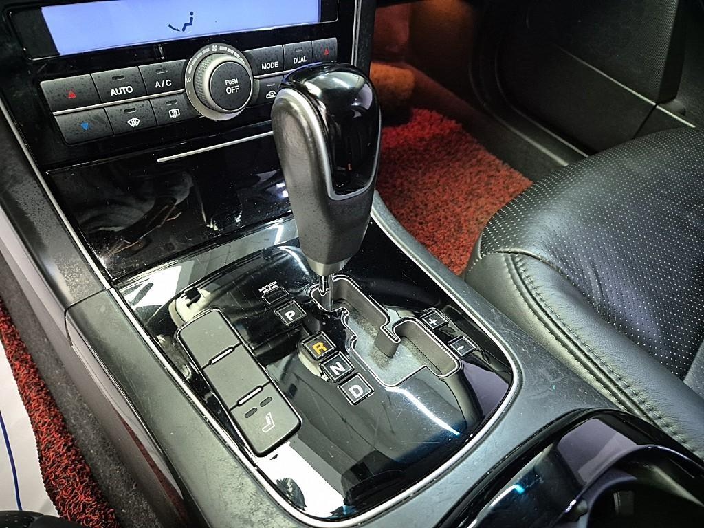 KIA Opirus - Vista 8