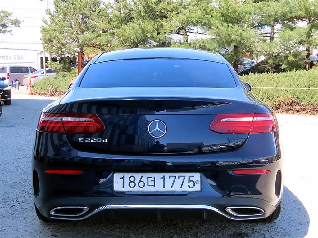 Mercedes Benz E class - Vista 4