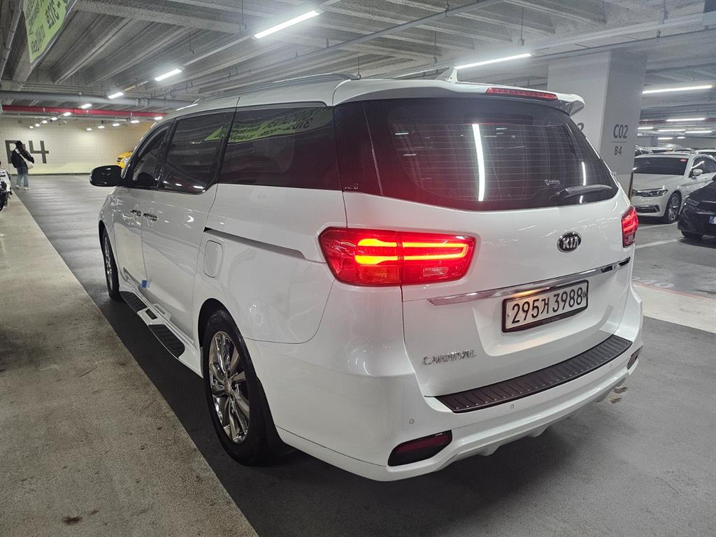 KIA Carnival - Vista 4