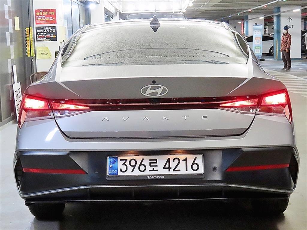 HYUNDAI Avante - Vista 5