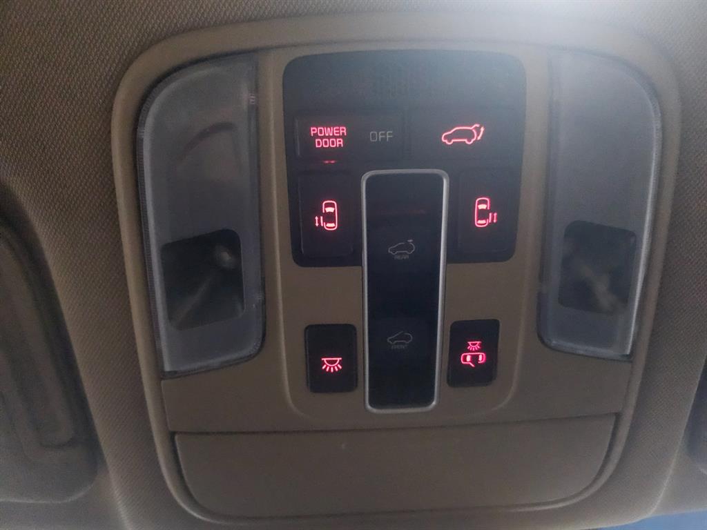 KIA Carnival - Vista 12