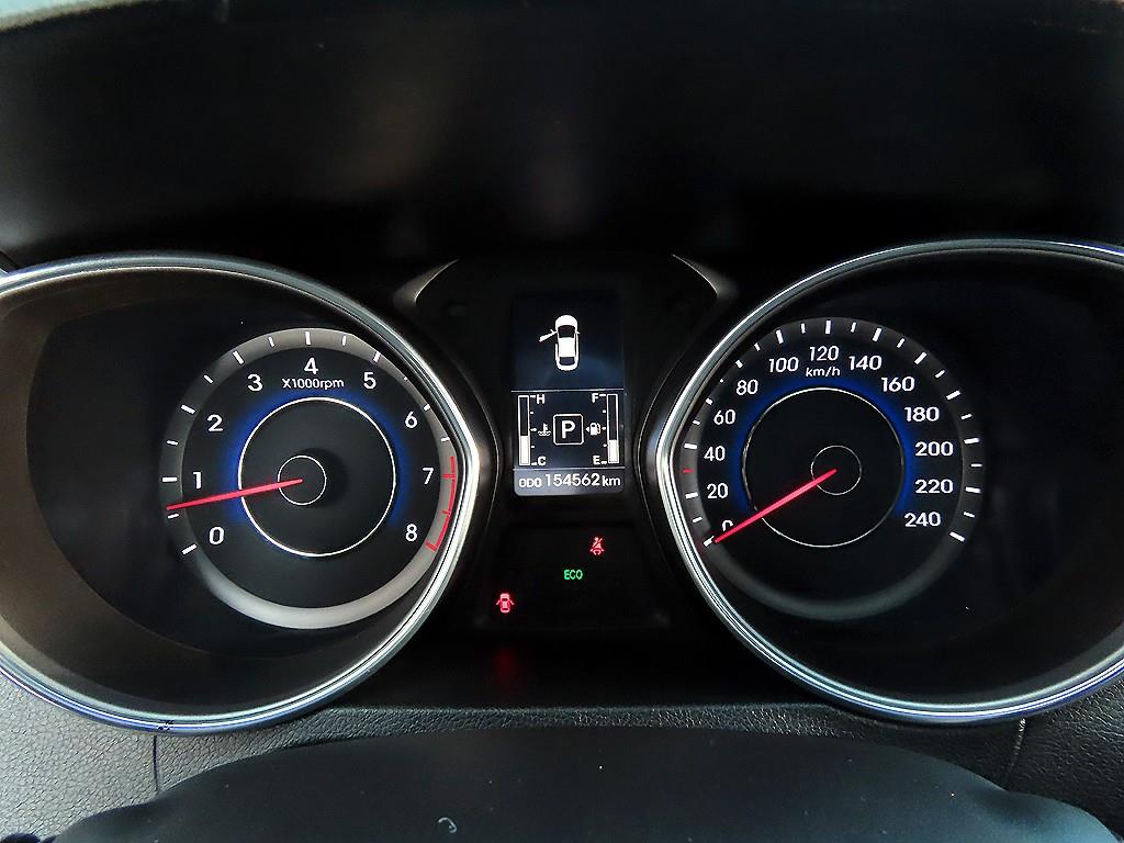 HYUNDAI Avante - Vista 9