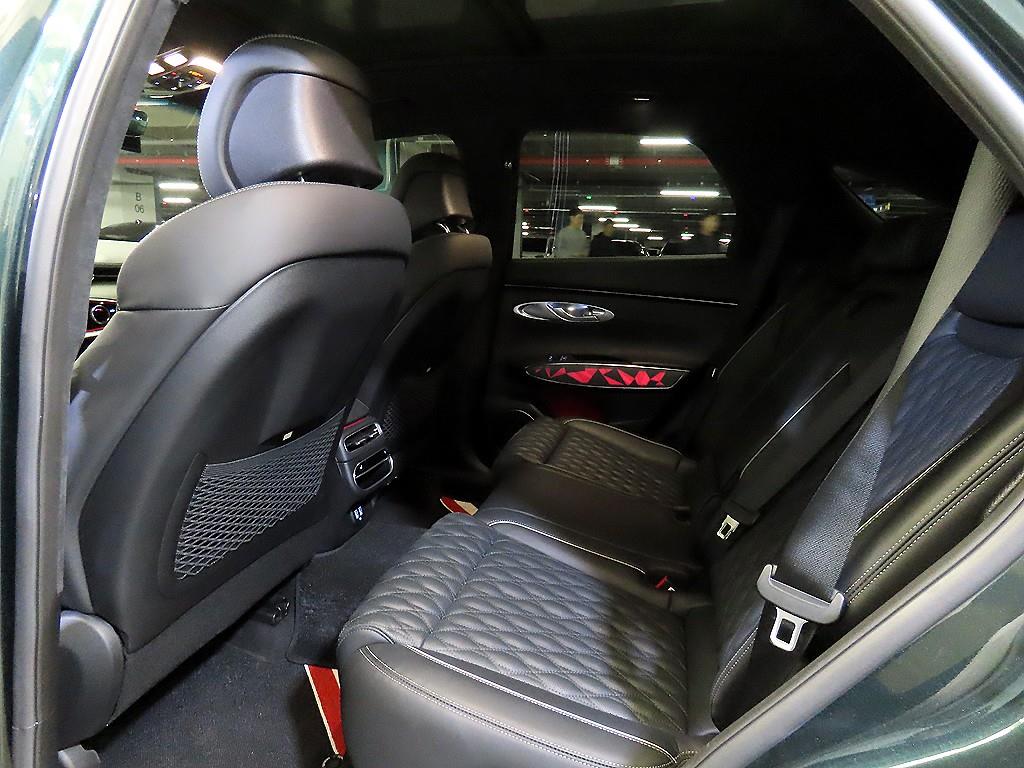 Genesis GV70 - Vista 7