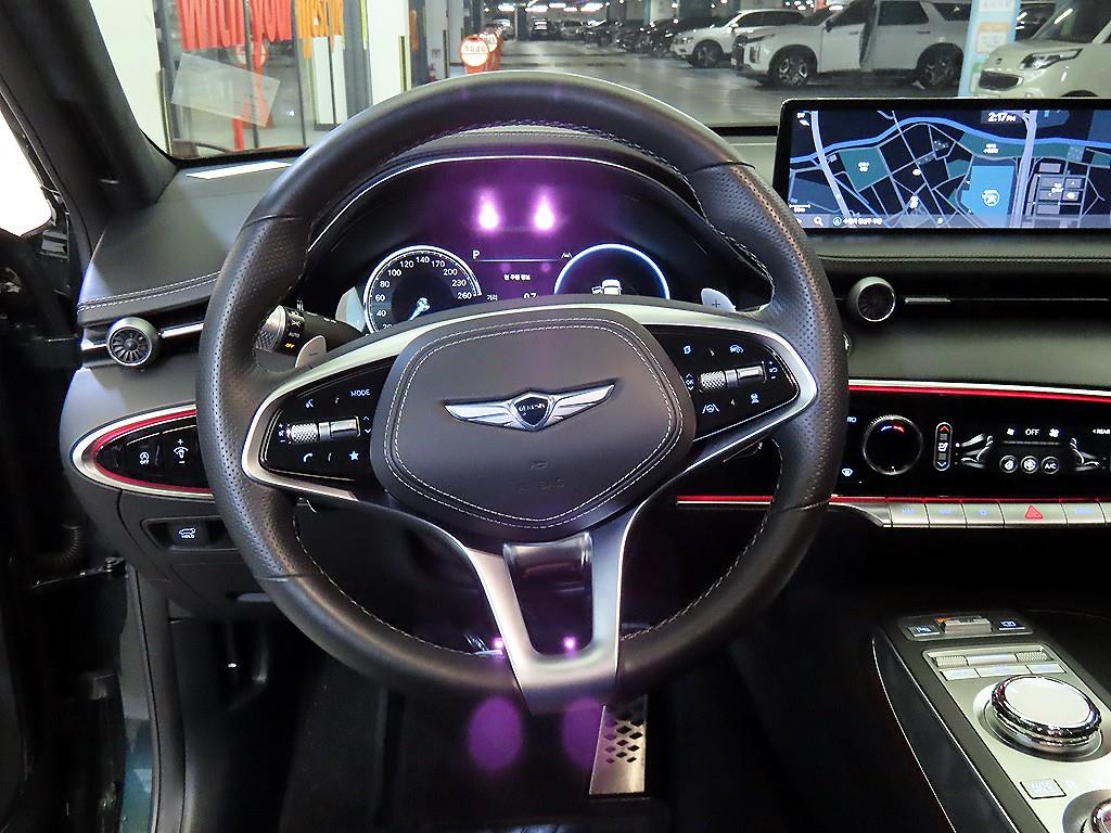 Genesis GV70 - Vista 8