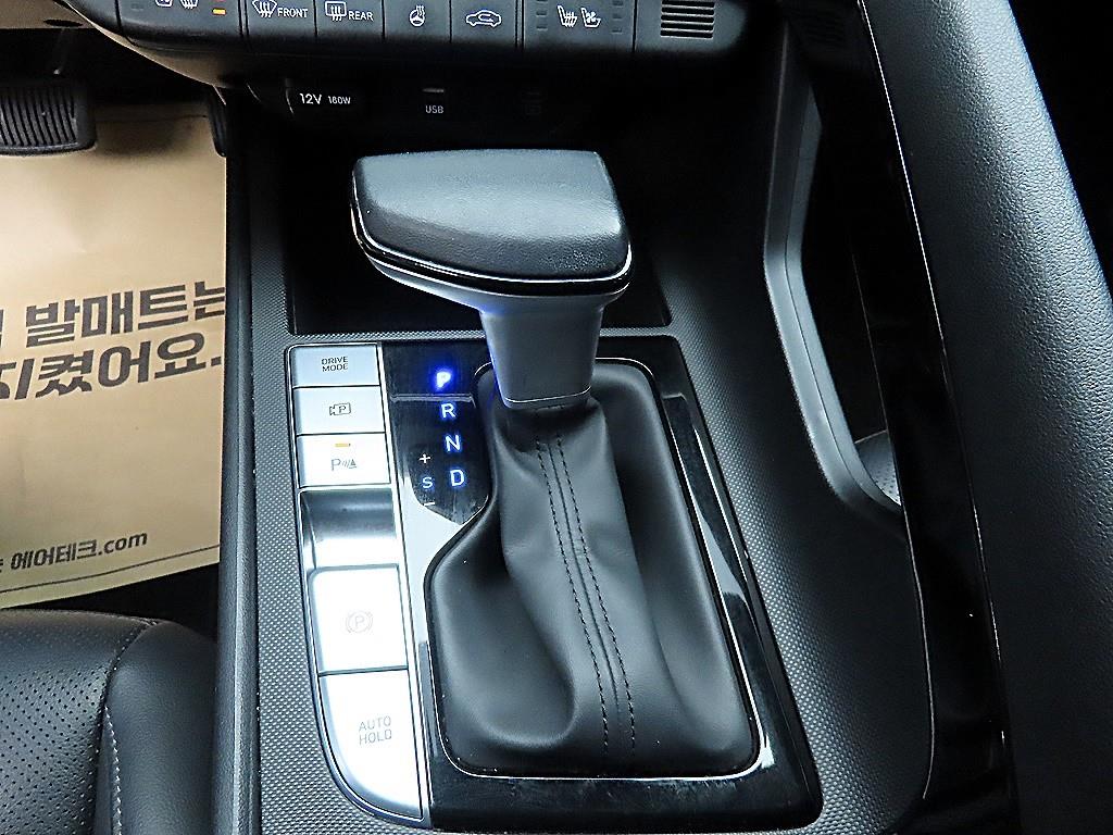 HYUNDAI Avante - Vista 10