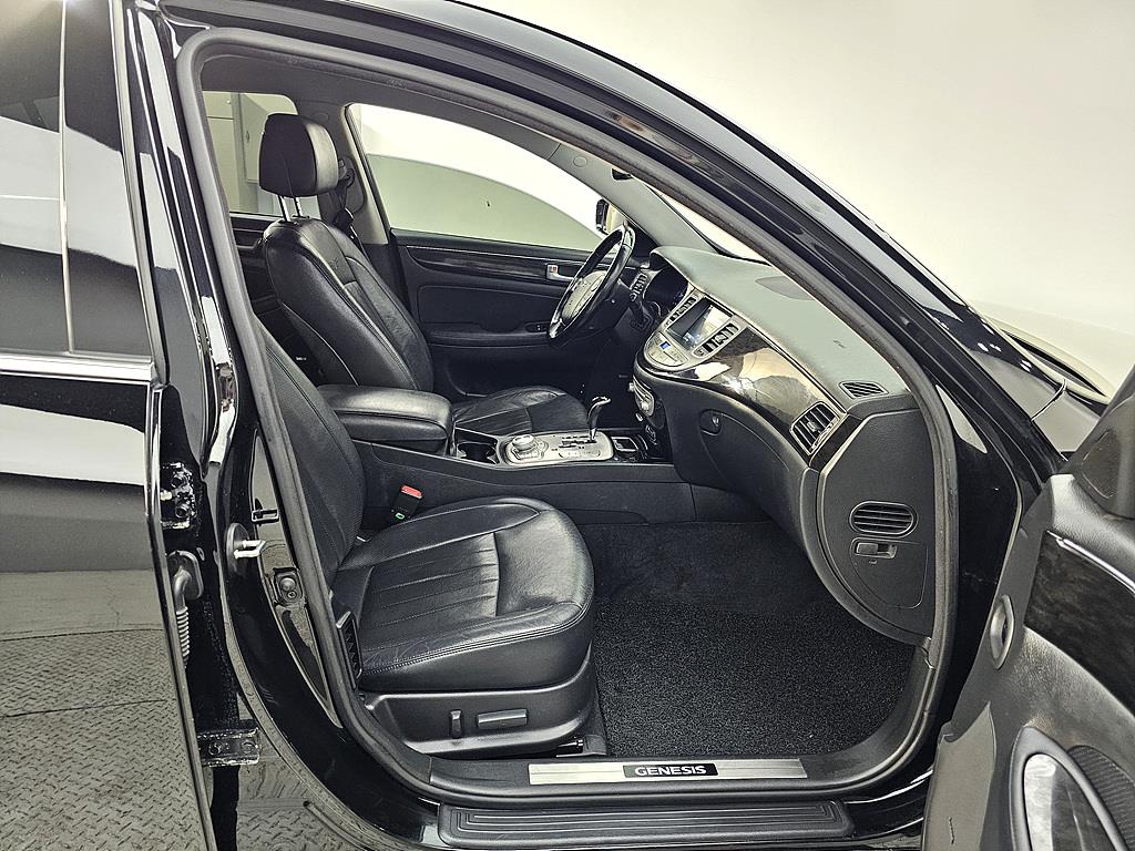 HYUNDAI Genesis - Vista 11