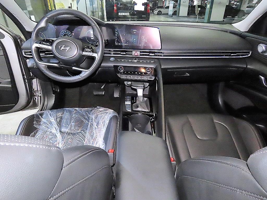 HYUNDAI Avante - Vista 10