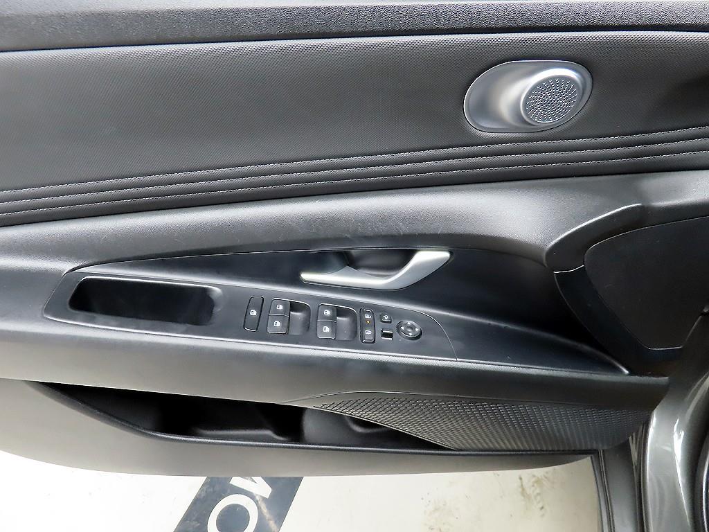 HYUNDAI Avante - Vista 11