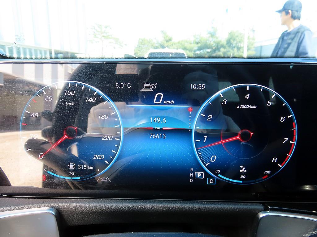 Mercedes Benz GLB Class - Vista 9