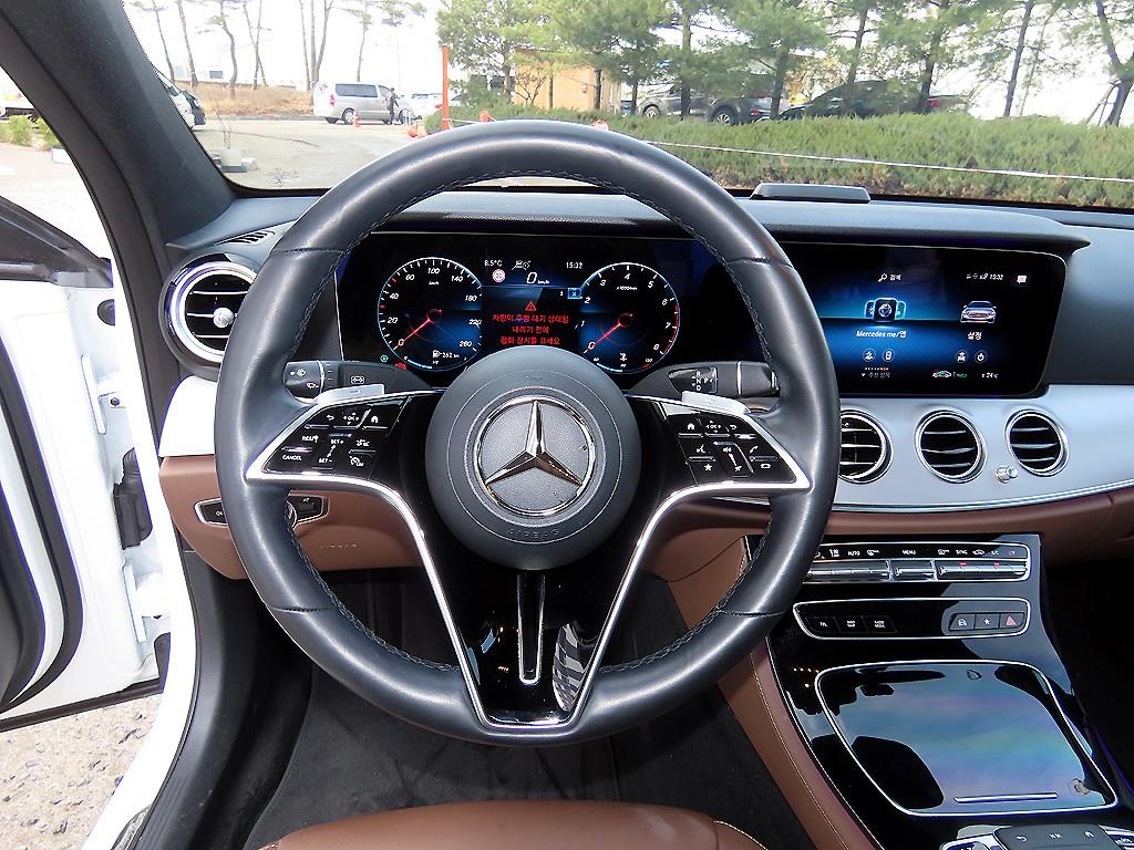 Mercedes Benz E class - Vista 8