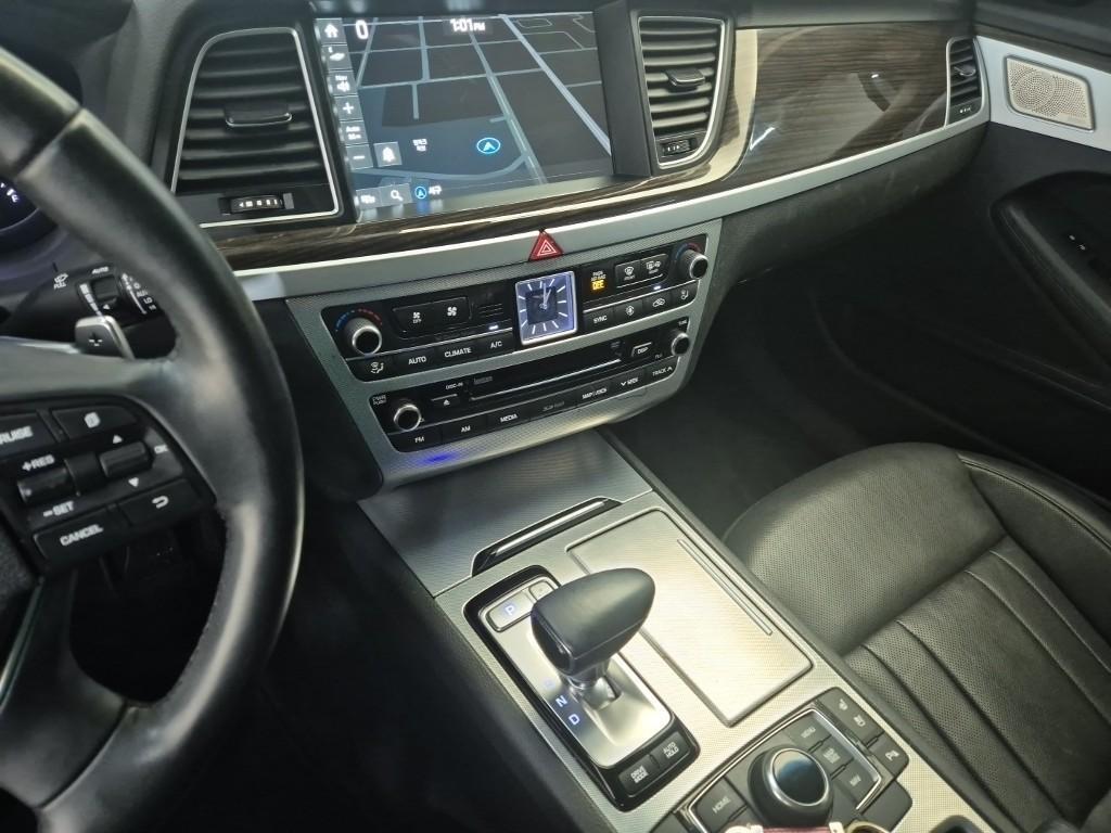 Genesis G80 - Vista 10